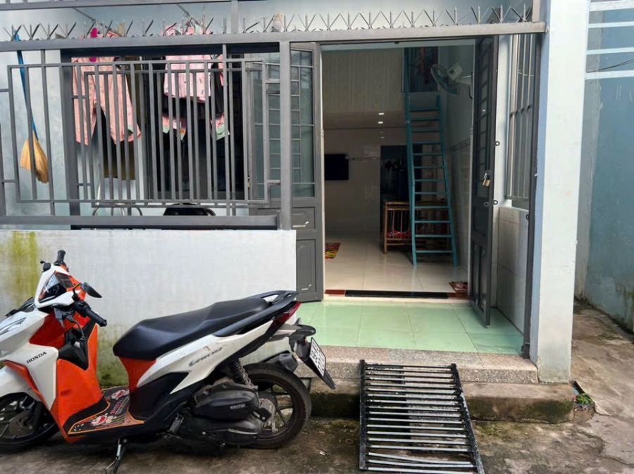 Bán nhà cấp 4 và 4 phòng trọ đang cho thuê ổn định gần chợ dĩ an 2 , sát đường Nguyễn Tri Phương